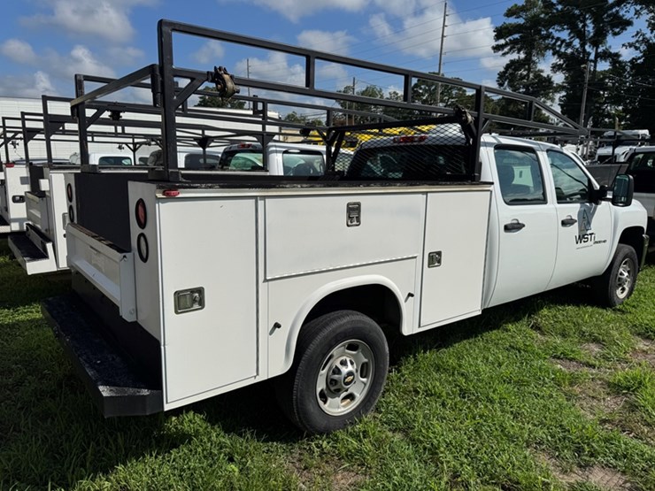 2011-chevrolet-silverado-2500-image-3