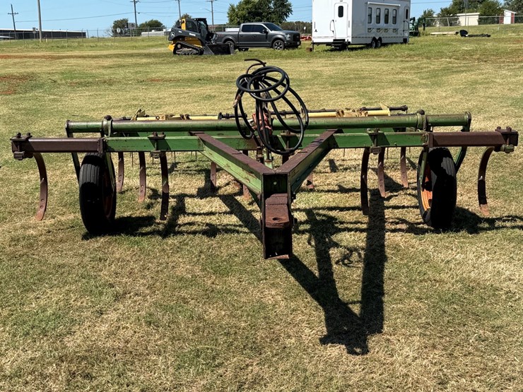 john-deere-100-image-6