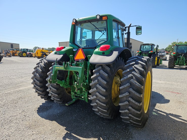 2005-john-deere-7520-image-17
