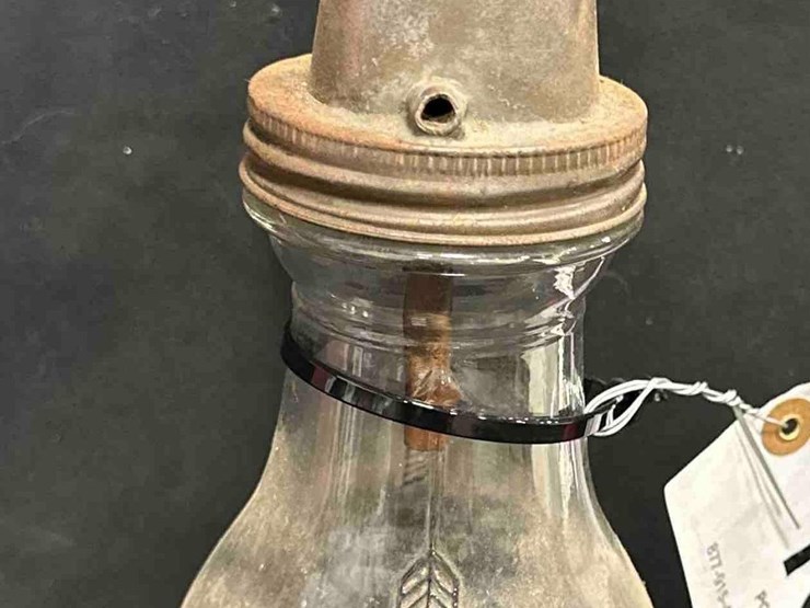 1013---huffman-quart-oil-bottle-image-3