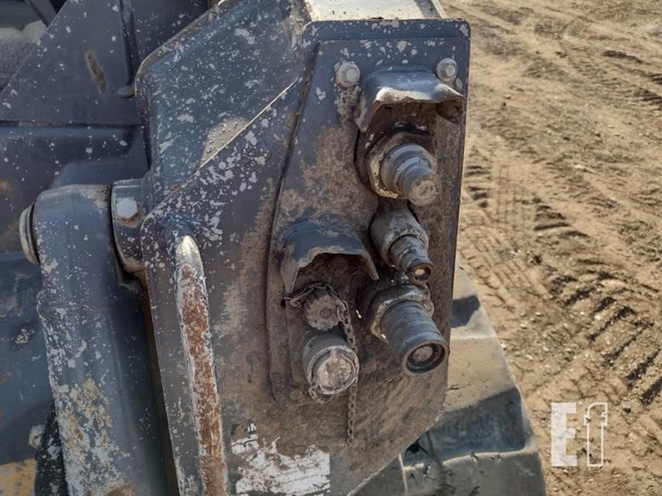 2023-deere-317g-image-15
