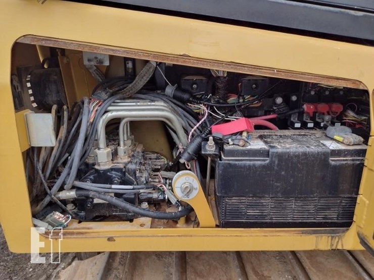 2014-caterpillar-d5k2-lgp-image-42