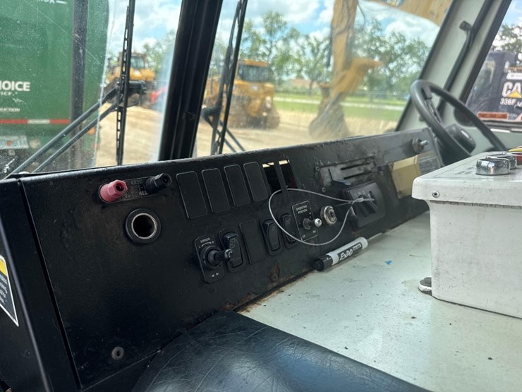 2015-mack-leu633-image-27
