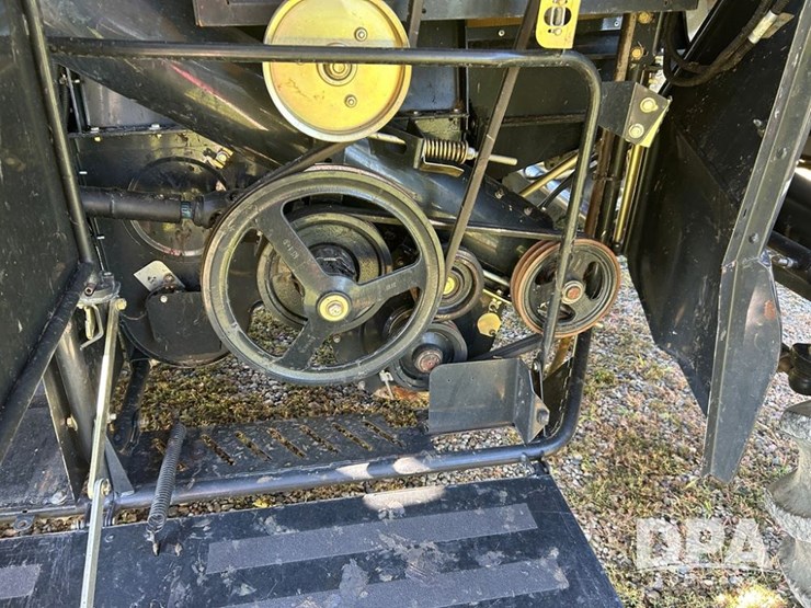 2011-new-holland-cr9060-image-35