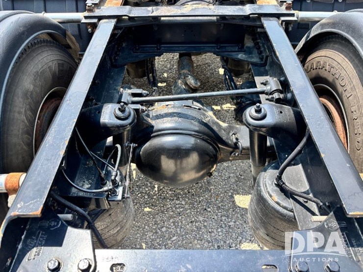 2014-kenworth-w900-image-42