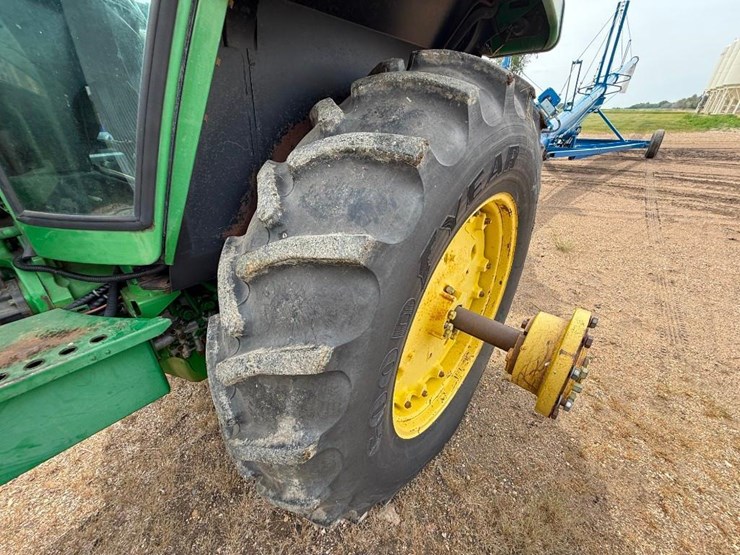 john-deere-4440-image-12