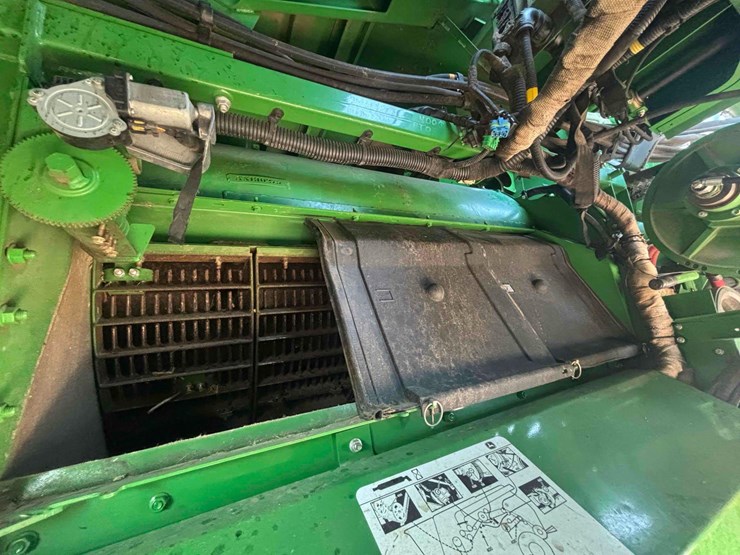 2013-john-deere-s680-image-30