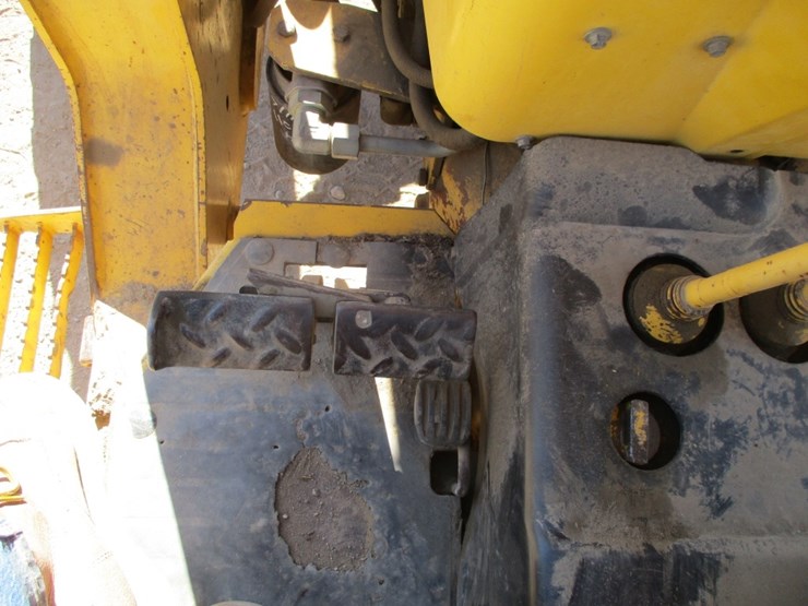 new-holland-545d-image-11