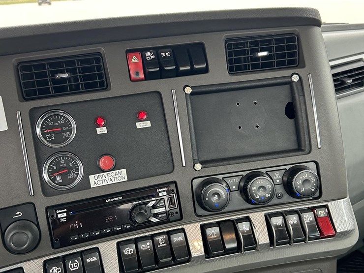2018-kenworth-t680-image-25