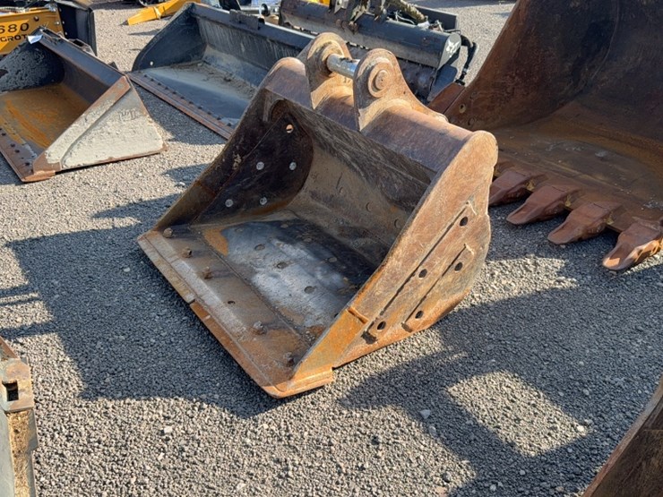 #2030-•-48"-excavator-smooth-bucket-image-2