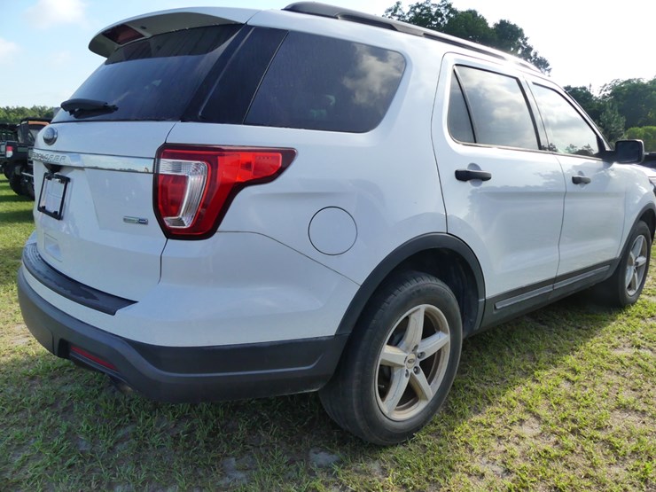 2018-ford-explorer-image-4