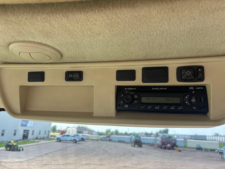 2012-john-deere-8335rt-image-43