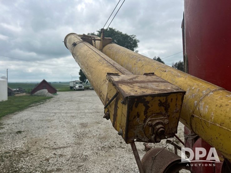 new-holland-354-image-22