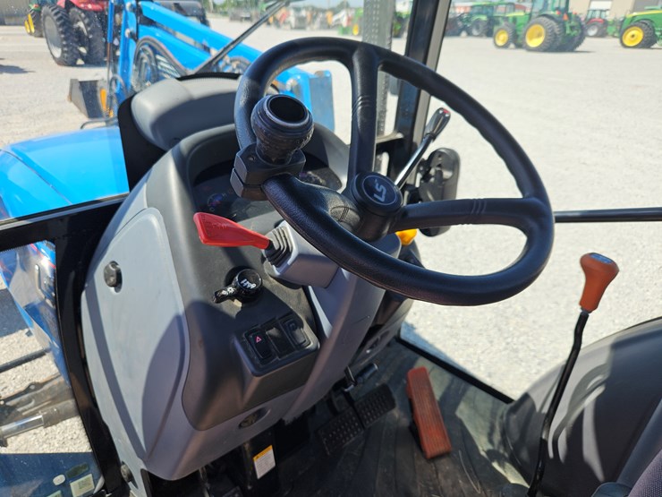#203000-•-2020-ls-mt468-tractor-image-14