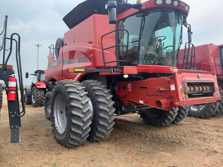 2009-case-ih-8120-image-2