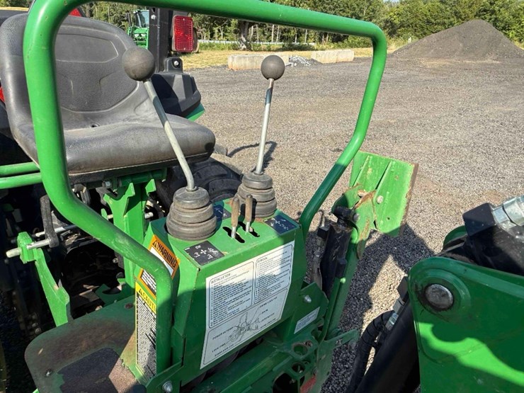 2020-john-deere-3032e-image-25