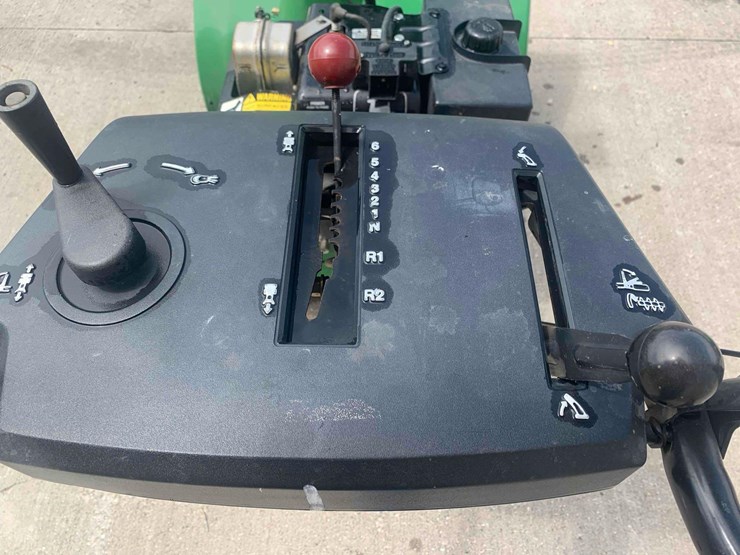 john-deere-trs32-snowblower-image-5