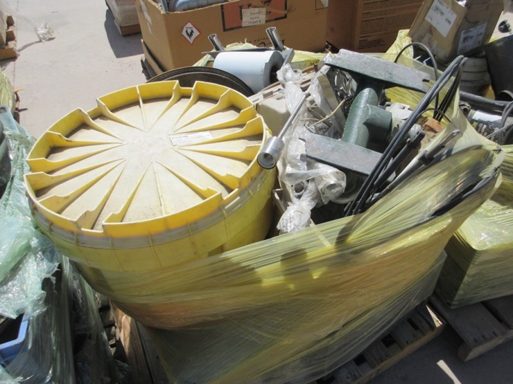 (4)-pallets-of-misc-items,-image-12