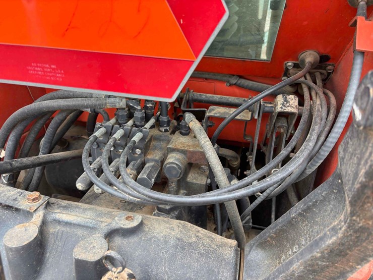 1982-allis-chalmers-8030-tractor-image-16