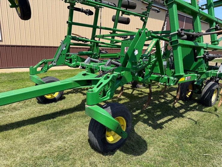 2011-john-deere-2410-image-8