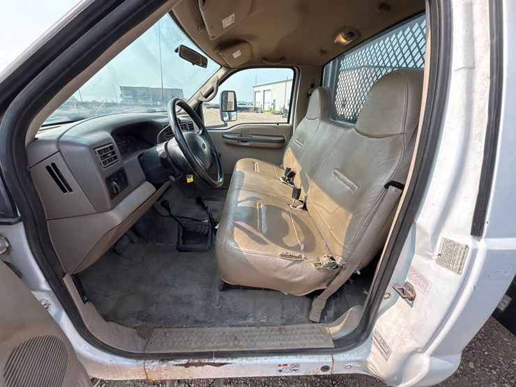 2002-ford-f550-image-16