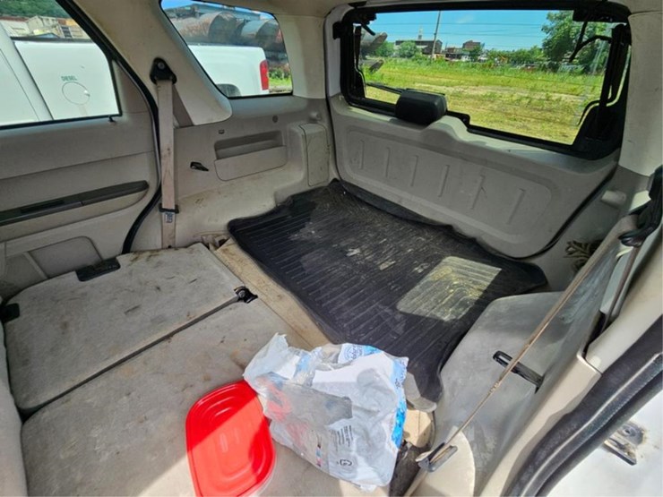 2011-ford-escape-image-11