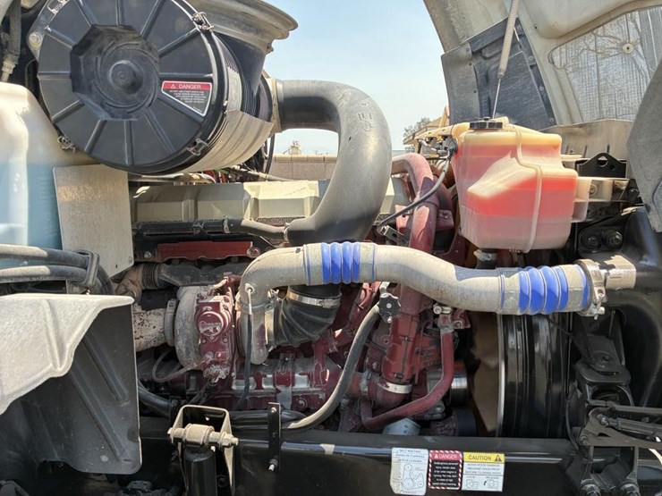 2017-mack-pinnacle-truck-tractor-image-15