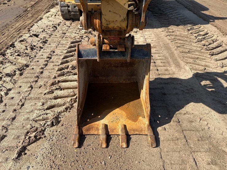 2017-caterpillar-305.5e2-cr-image-27