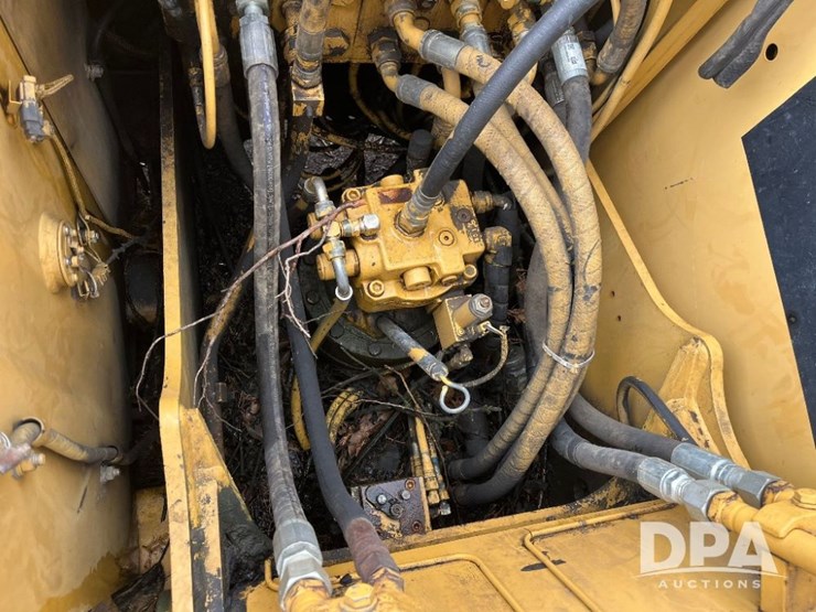 2005-caterpillar-312b-image-35
