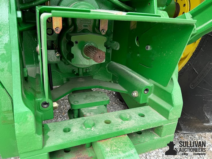 2011-john-deere-8235r-image-17