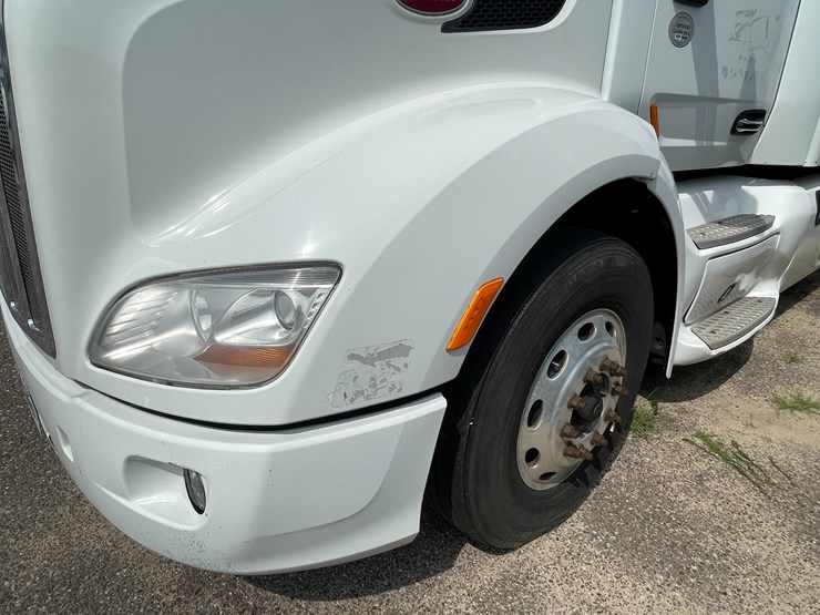 2015-peterbilt-579-image-91