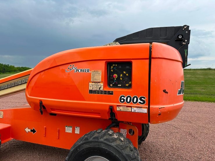 2008-jlg-600s-image-21