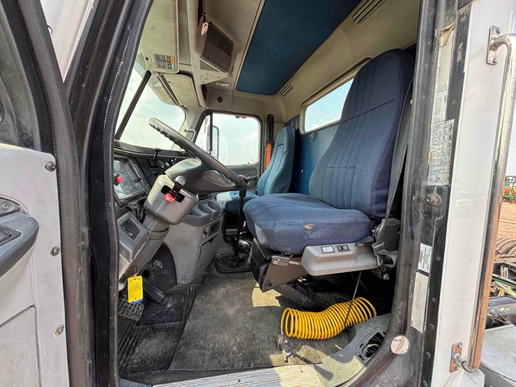 2008-freightliner-columbia-straight-truck-image-29