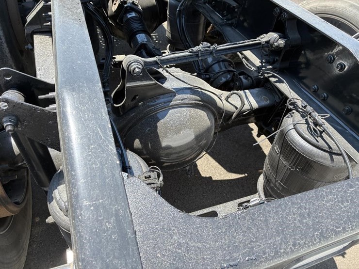 2017-mack-pinnacle-truck-tractor-image-7