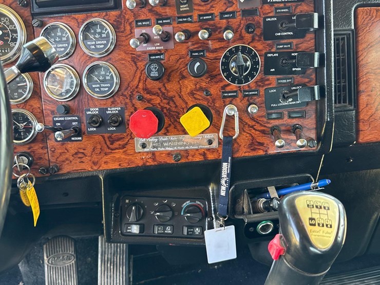 1999-peterbilt-379-image-35