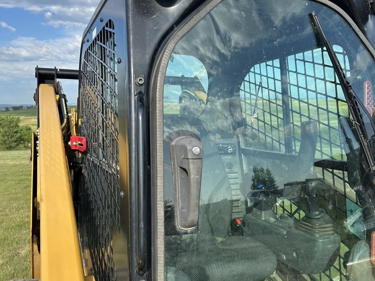 2019-caterpillar-262d3-image-11