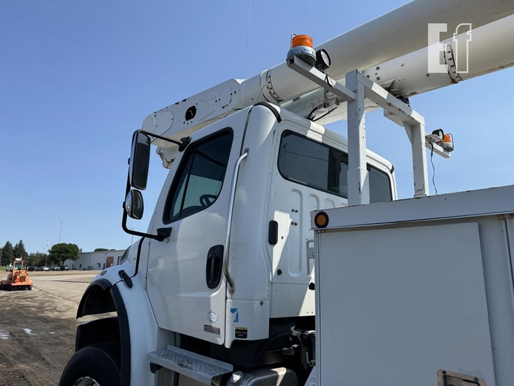 2005-freightliner-business-class-m2-106-image-10