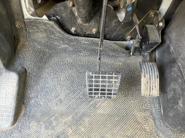 2019-international-7400-image-23