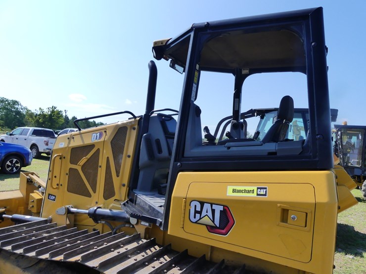 2020-caterpillar-d1-image-8