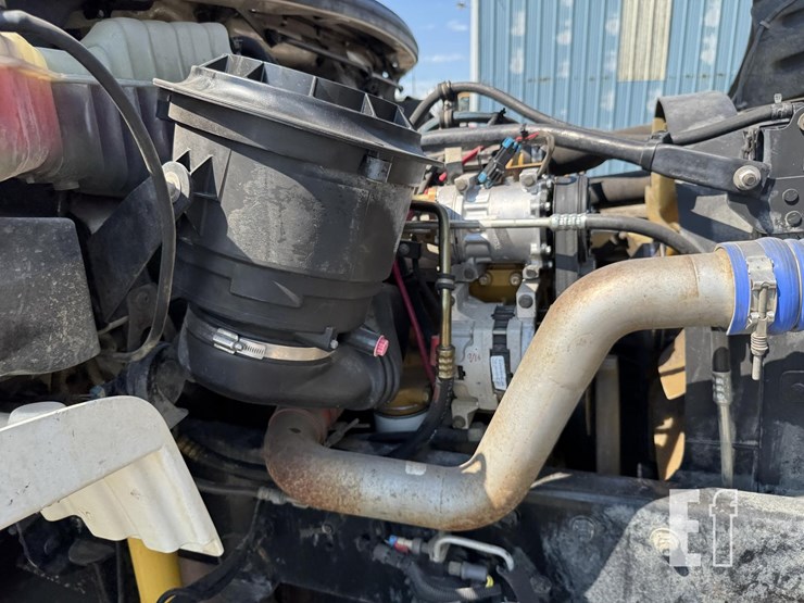 2005-freightliner-business-class-m2-106-image-61