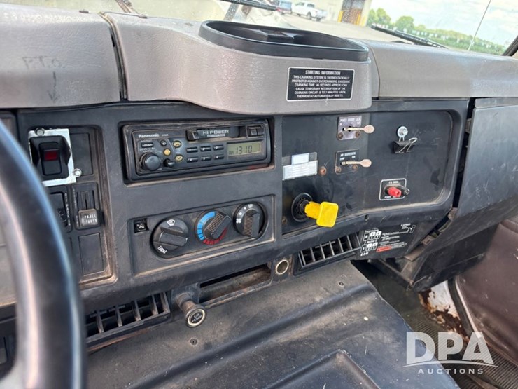 2000-international-8100-image-68