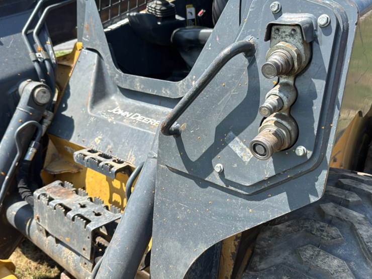 2019-deere-330g-image-37