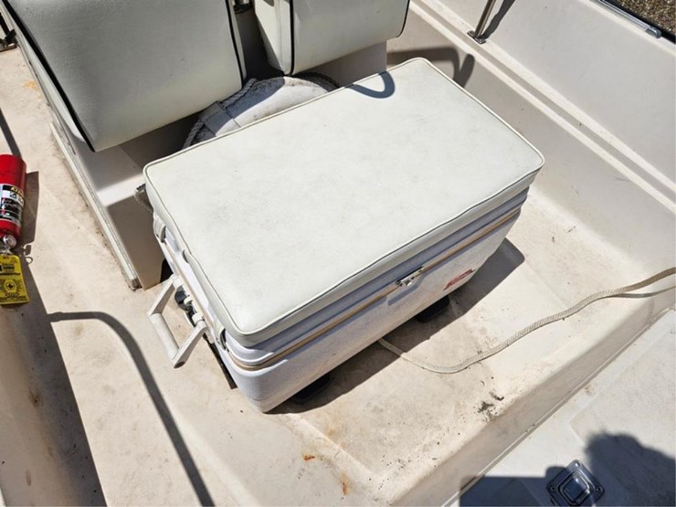 #2545-•-boston-whaler-montauk-17-fiberglass-boat-image-25