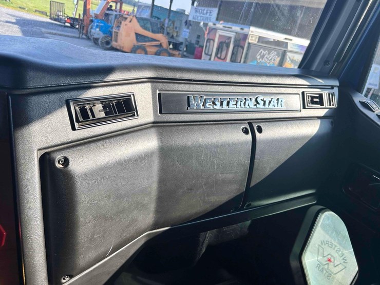2021-western-star-4700sf-image-37