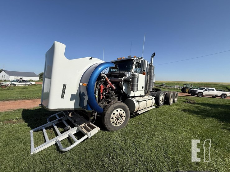 2005-kenworth-w900-image-37