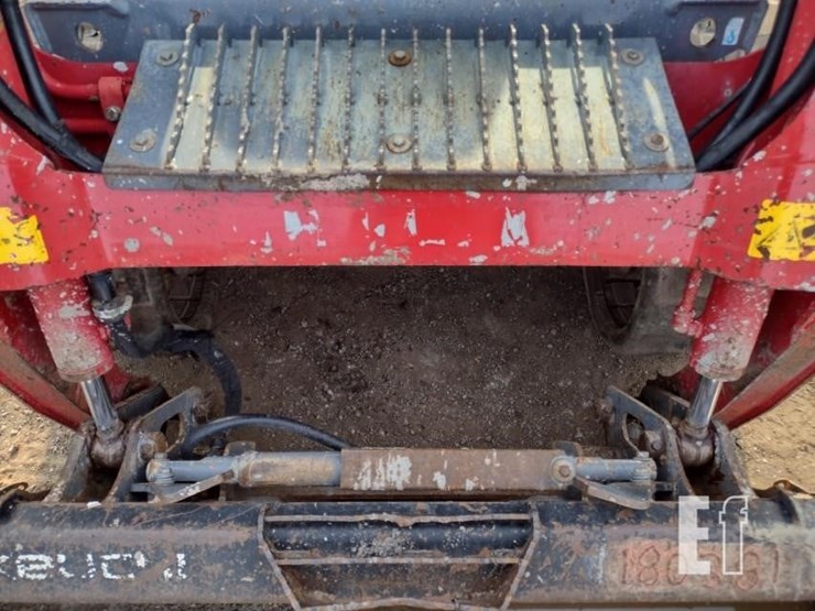 2018-takeuchi-tl8-image-14