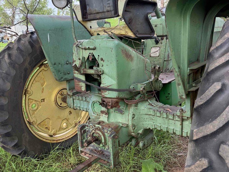 john-deere-3010-image-11