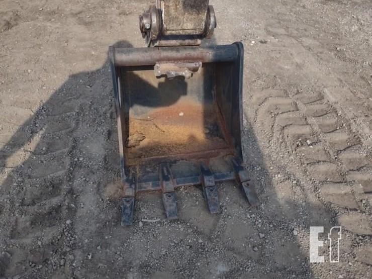 2018-takeuchi-tb260-image-17