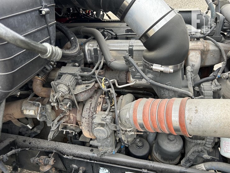 2016-kenworth-t880-image-26