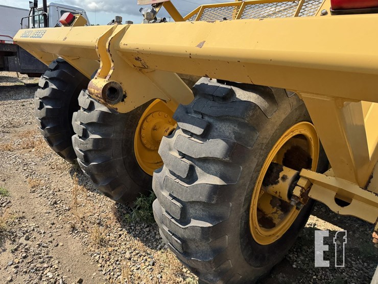 2000-deere-1812c-image-11